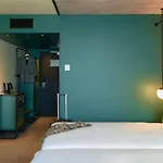 酒店 Novotel Expo 4*