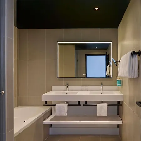 Novotel Expo Szálloda 4*