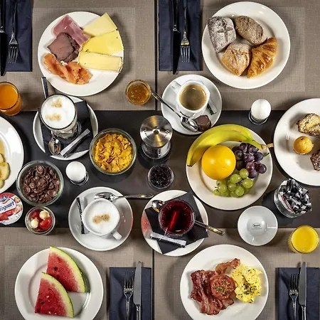 ホテル Novotel Expo 4*