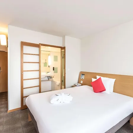 Novotel Expo Hotell 4*