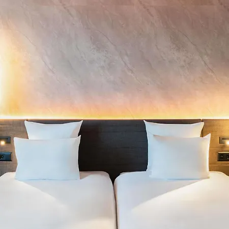 Szálloda Novotel Expo 4*