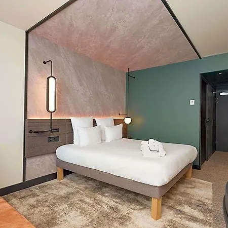 Novotel Expo Hotel 4*